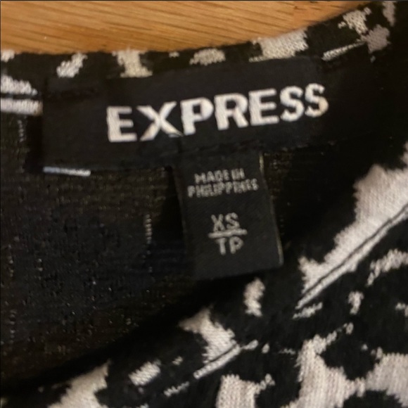 Cute & Classy Top! - Picture 4 of 5